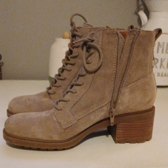 Lucky Brand Tan Lace Up Boots with Rugged Design - Picture 6 of 8